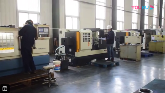 隆達軸承車加工區